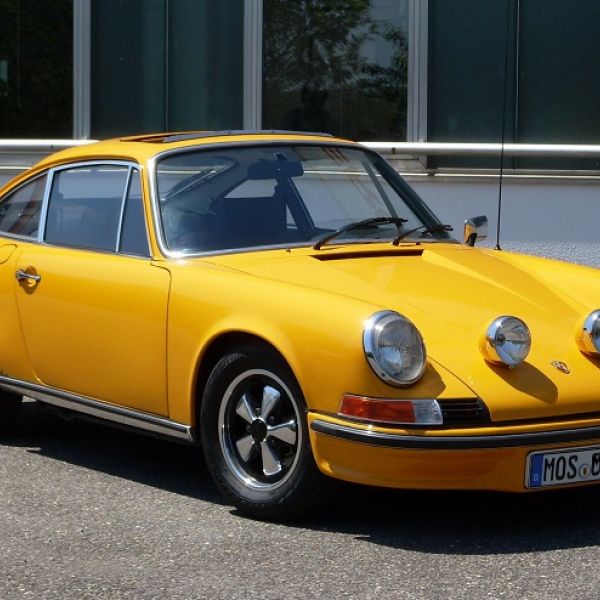 Porsche_yellow-.JPG
